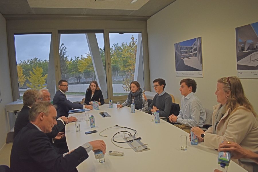 Bundestagsvizepräsident Kubicki besucht die Deutsche Schule Madrid
