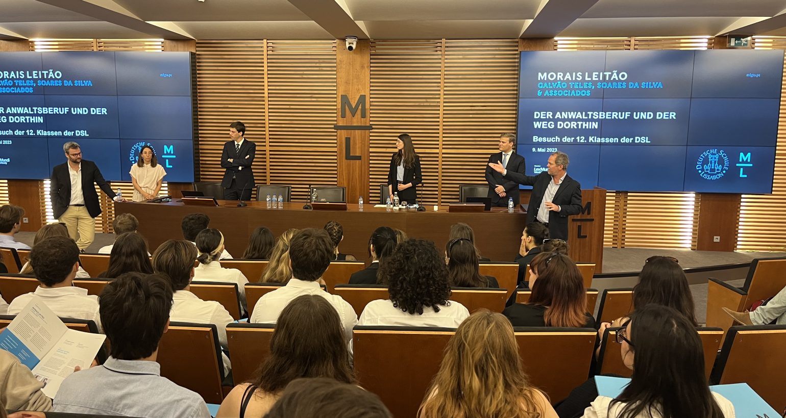 Deutsche Schule Lissabon: Besuch der Anwaltskanzlei Morais Leitão und Preis beim Landeswettbewerb Jugend forscht!