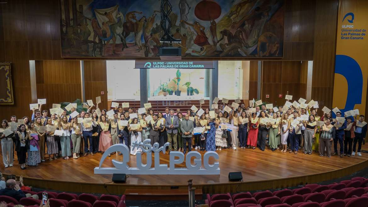 Ehemalige Schülerin der DS Las Palmas mit der besten Note der Aufnahmeprüfung an die Universität prämiert