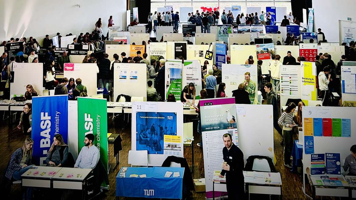 Bildungsmesse der Deutschen Schule Madrid: Brücken in Studium und Beruf