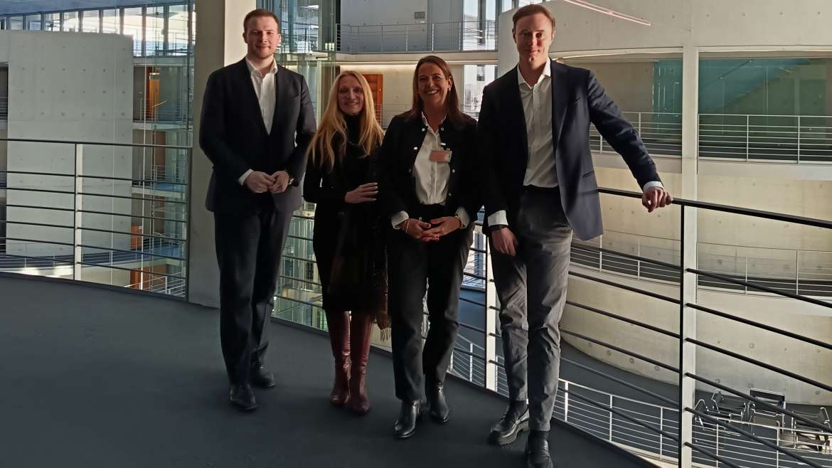 Besuch im Büro von Frau Demuth, Unterausschuss AKBP